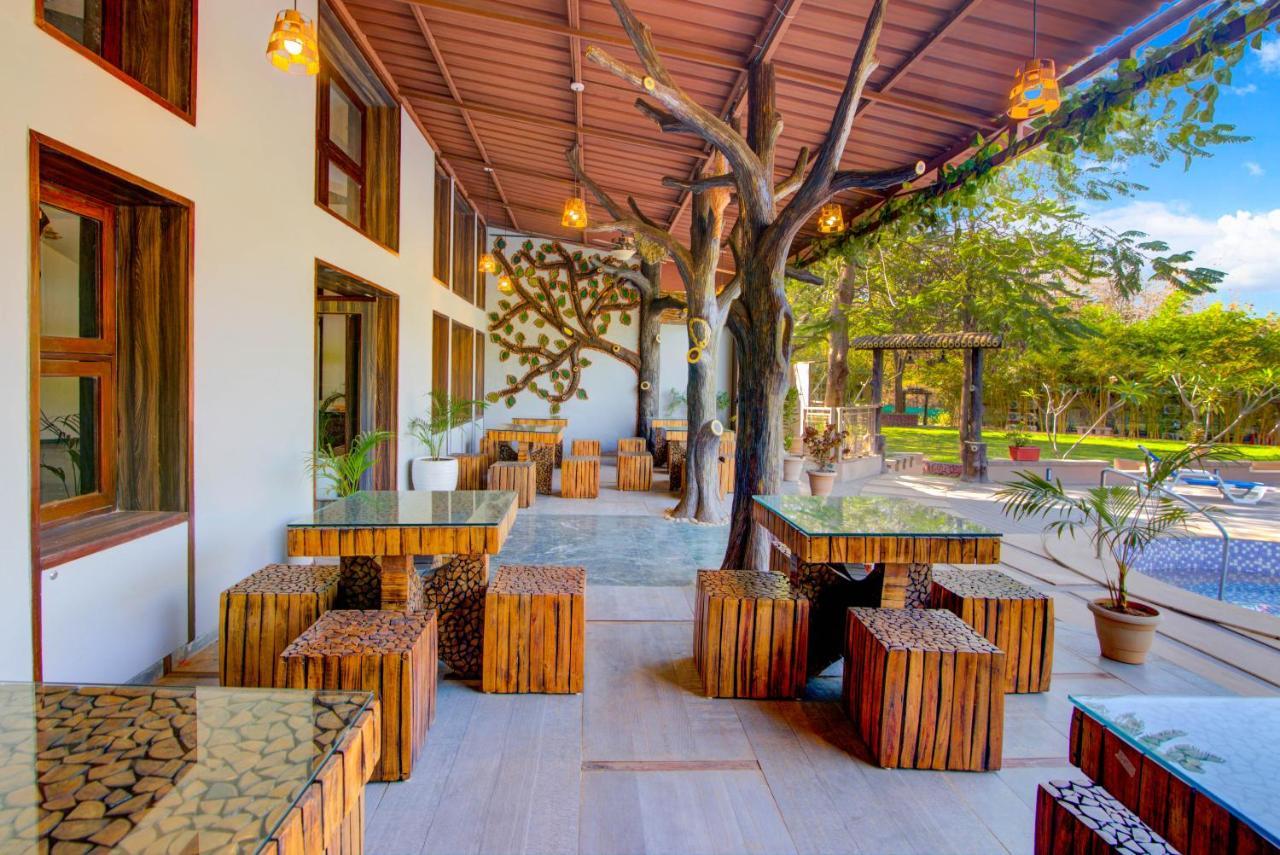 ホテル Club Mahindra Netrang エクステリア 写真