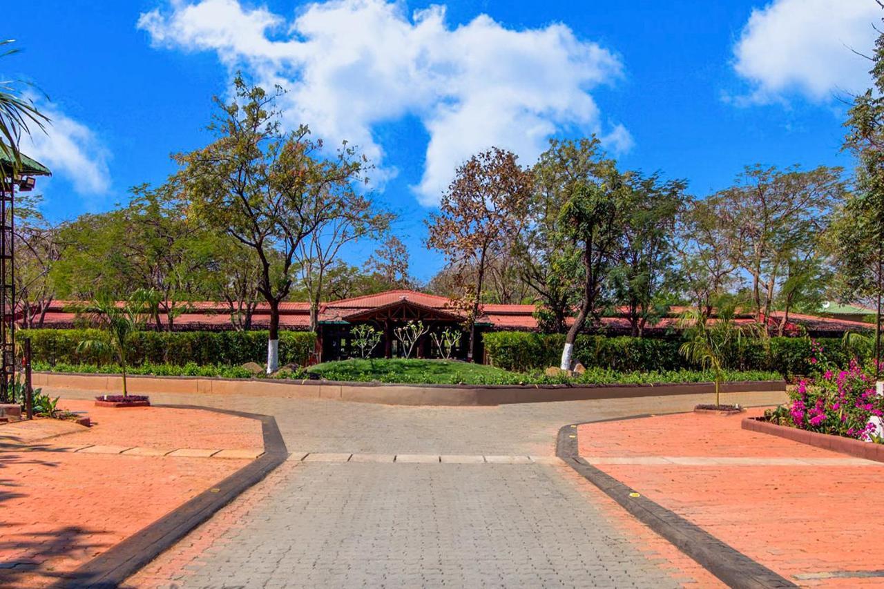 ホテル Club Mahindra Netrang エクステリア 写真